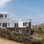 Ryakia Villa, 5 Min Away From Super Paradise Beach